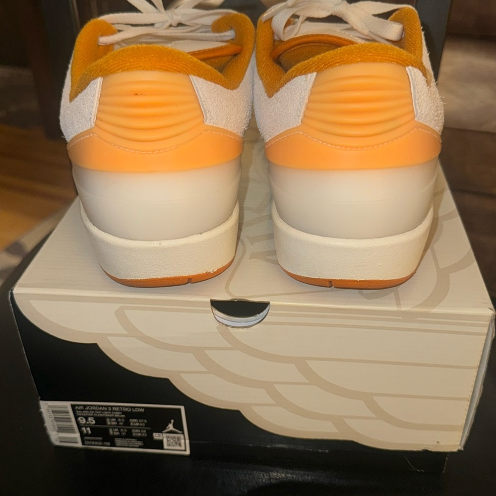 Air Jordan 2 RetroLow shoes like new!!